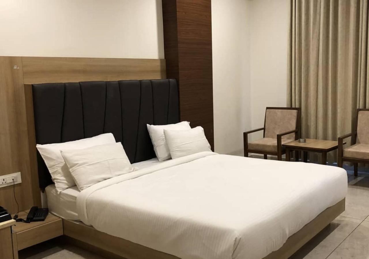 Hotel Aaradhya Udaipur Esterno foto